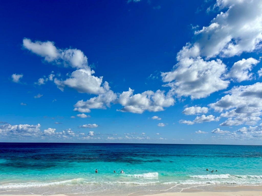 Turquoise water and white sand on Exuma